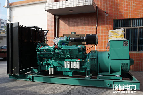 1200KW康明斯广西顶博发电机组制造准备出库