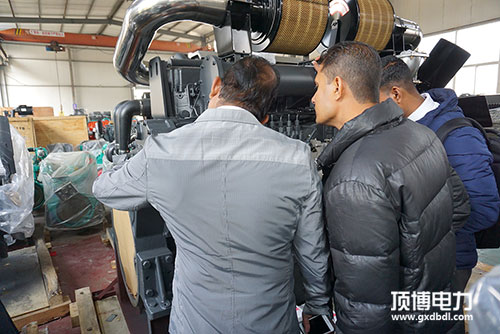 顶博电力斯里兰卡客户参观广西顶博发电机组制造生产车间