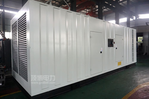 一台500kW低噪声广西顶博发电机组制造正常供电时突然不发电原因