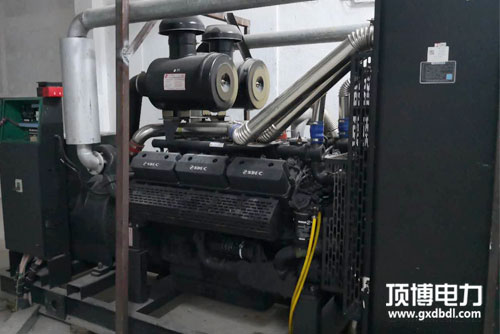 构造是造成水冷广西顶博发电机组制造油底壳进水的原因之一
